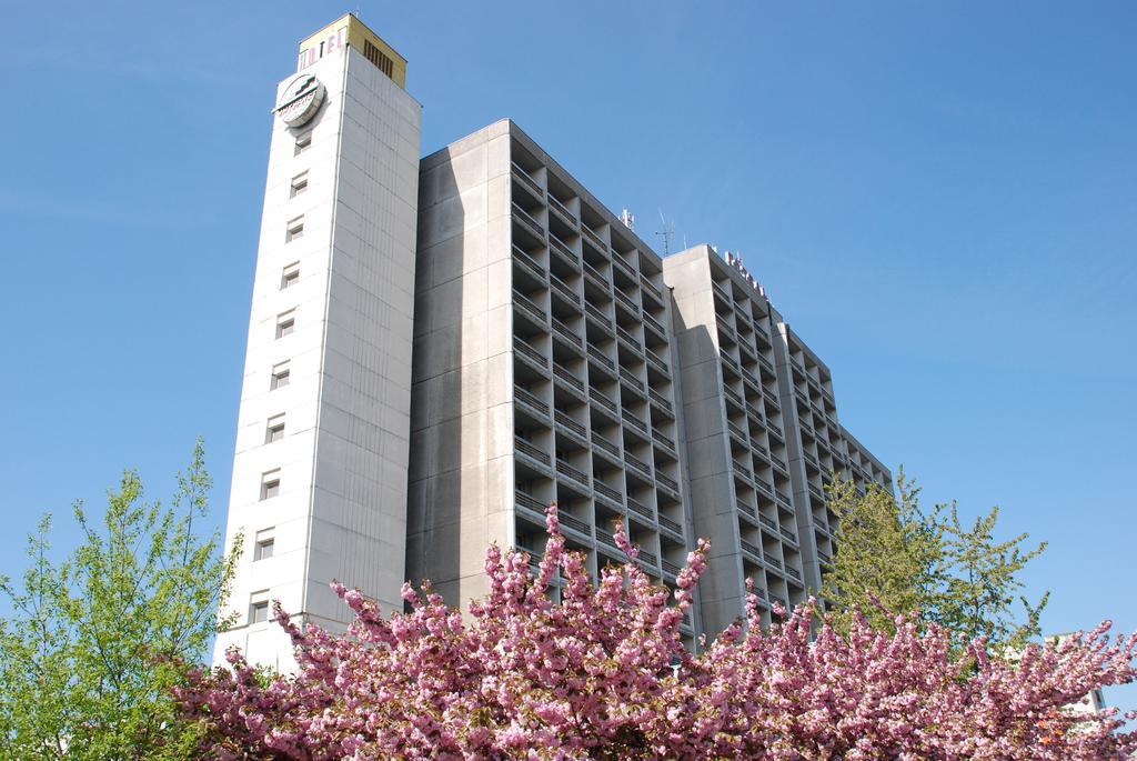 Intourist-Zakarpattia Hotel 우주고로트 외부 사진