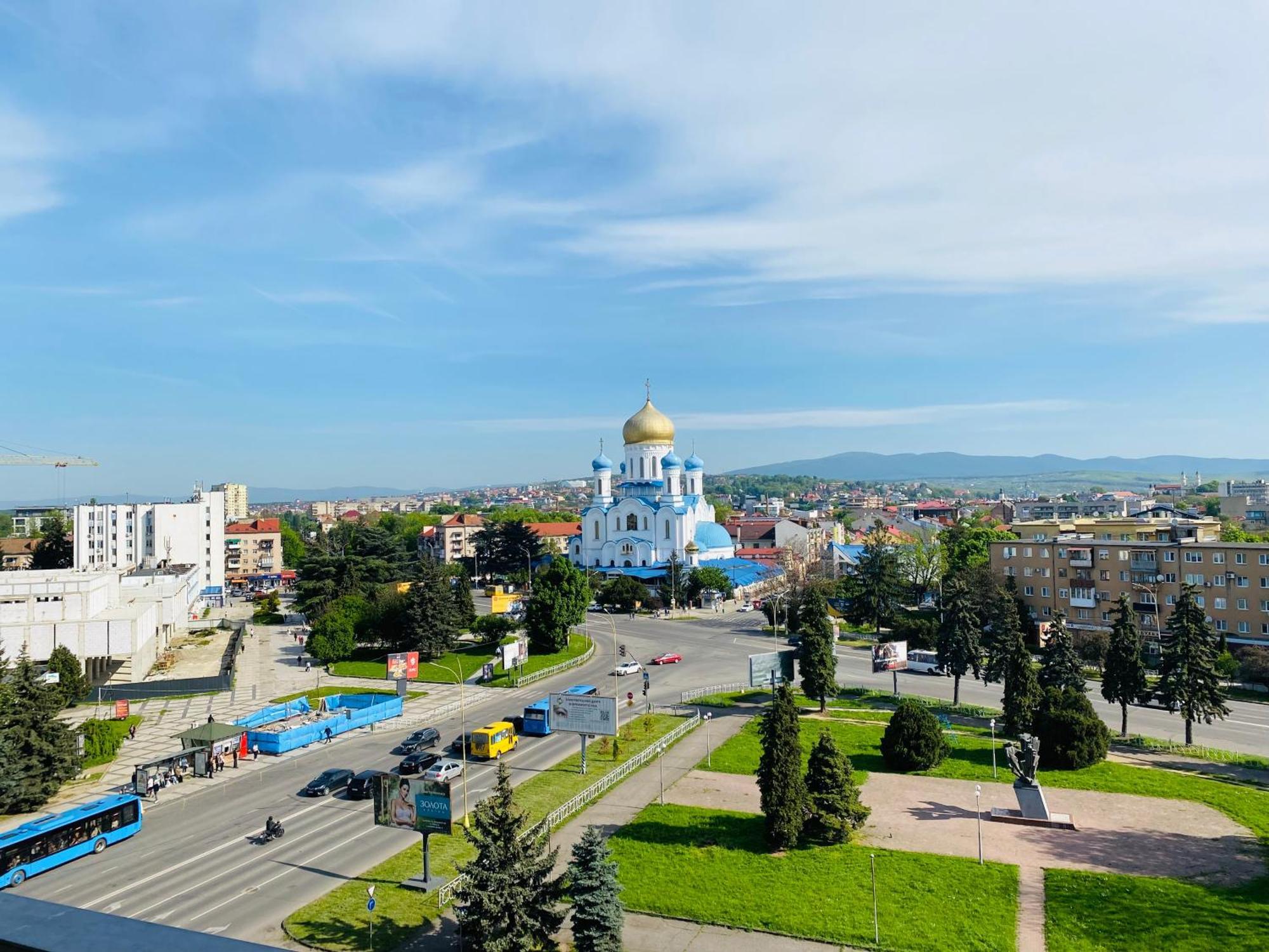 Intourist-Zakarpattia Hotel 우주고로트 외부 사진